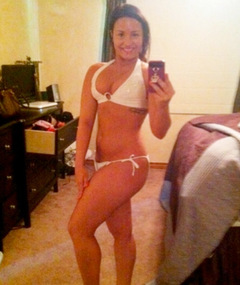 Photo: Demi Lovato Shows Off Her Bikini Body!