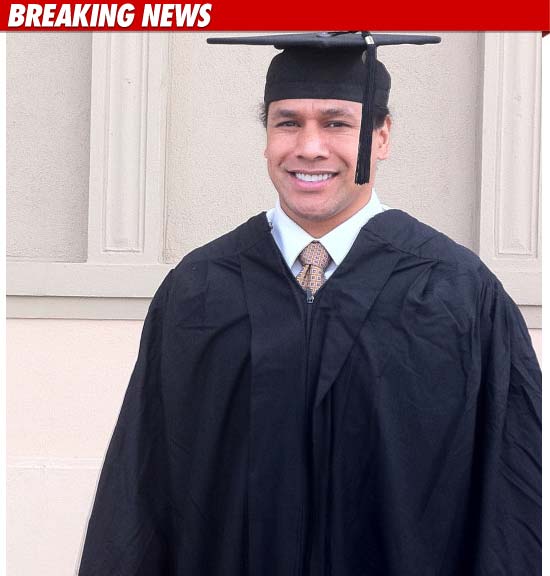 0516_troy_polamalu_grduation_troy43.com