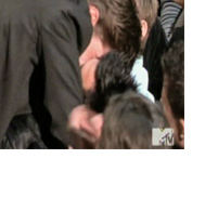 Video: Robert Pattinson Kisses Taylor Lautner!