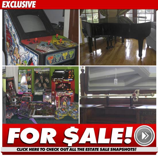 0608_joey_fatone_estate_sale_launch_EX_sword