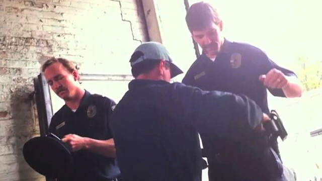 061011_manning_still