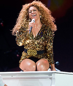 Beyonce Kills It At Glastonbury with Kings of Leon Cover