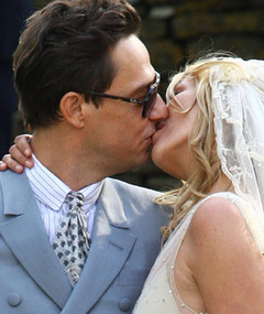 Supermodel Kate Moss Weds -- See Her Gorgeous Gown!