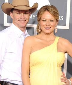 Jewel Gives Birth to a Baby Boy!