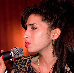 Breaking News: Amy Winehouse Dead, Stars React