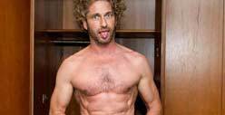 Gerard Butler -- Shirtless & Ripped