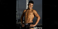 WBC Welterweight Champion Victor Ortiz -- Boxer ... or Briefs Model?