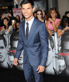 Taylor Lautner Shows Stubble at "Abduction" Premiere