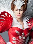 New Photos: Julia Roberts as Evil Queen in Snow White Movie