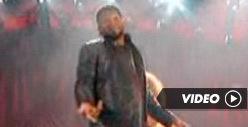 Usher -- Rips His Pants in Front of Bill Clinton