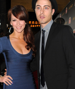 Jennifer Love Hewitt Flaunts Hot Bod, Hot New Boyfriend!