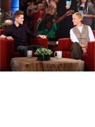 Justin Bieber: Selena Gomez Has "Very Kissable Cheeks"