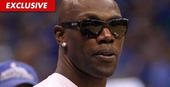 Bench Warrant Issued for Terrell Owens 