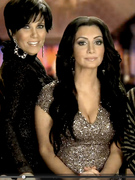 Video: SNL Spoofs Kim Kardashian's Divorce
