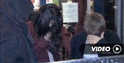 Justin Bieber & Selena Gomez -- Holding Strong in Paris