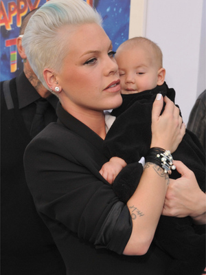 Pink Brings Baby Willow to the Happy Feet Two Premiere!
