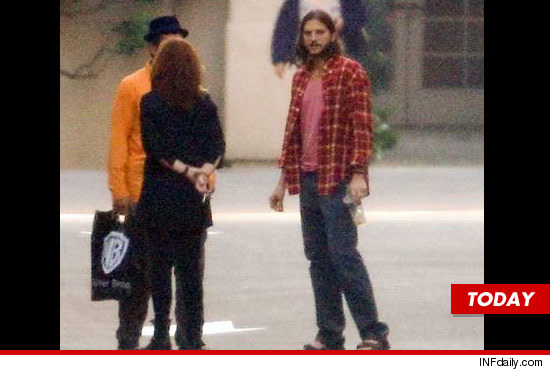 1117_ashton_kutcher_inf_swipe_2