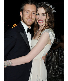 Anne Hathaway Is Engaged!