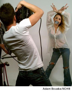 1128_mileyno8_single