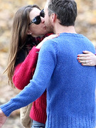 See Anne Hathaway's Diamond Engagement Ring!