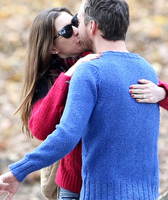 See Anne Hathaway's Diamond Engagement Ring!