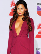 Demi Lovato Shows Off Brand New Tattoo!