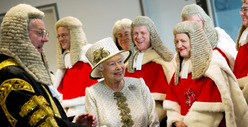 Queen Elizabeth Wigs Out in Court