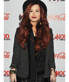 Selena Gomez, Demi Lovato to Party with MTV for New Year's Eve