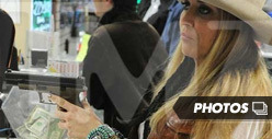 Brooke Mueller -- Carrying Gun in L.A.