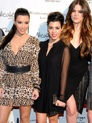 Fans Go Absolutely Nuts for Kardashians in Las Vegas