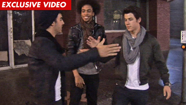 1219_joe_jonas_video