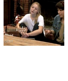 Kristen Bell Sings "Let It Snow"