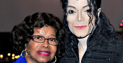 Katherine Jackson Poses for Pic with Michael Jackson Impersonator