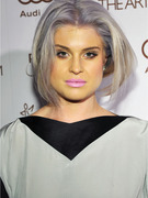 Kelly Osbourne's Makeup Disaster!