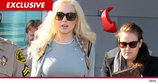Lindsay Lohan gets a new assistant