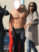 Kellan Lutz Bares His Incredible Six-Pack!