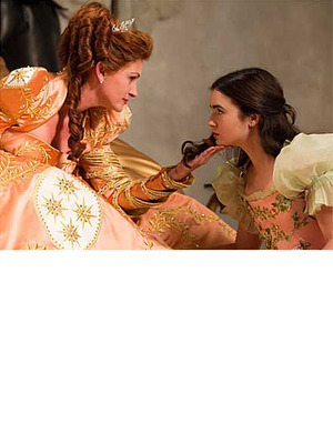 Julia Roberts Wickedly Funny As Evil Queen -- Take a Look
