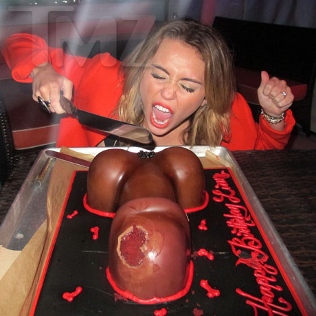 http://ll-media.tmz.com/2012/01/26/miley-liam-birthday-cake-011-480w.jpg