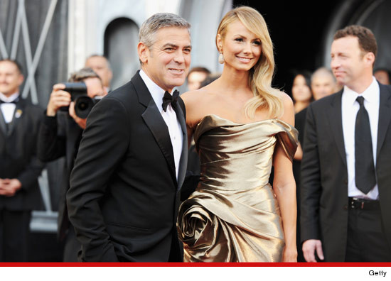 Oscars: George Clooney and girlfriend Stacy Keibler in her gold dress