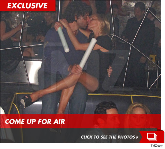 0324_housewives_vegas_launch_ex