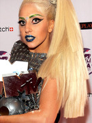 Lady Gaga Tweets Makeup-Free Photo!