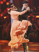 Maria Menounos Soars on "Dancing" Despite Broken Ribs!
