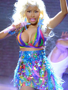 Nicki Minaj Busts Out on "American Idol"