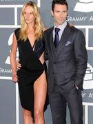 Adam Levine & Anne Vyalitsyna Split!