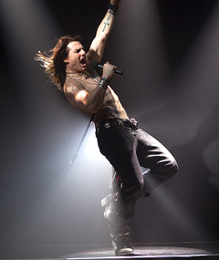 Tom Cruise Sings Bon Jovi in New "Rock of Ages" Trailer!