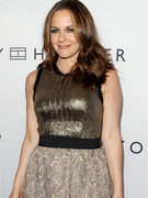 Alicia Silverstone: "Feeding Son from My Mouth is Adorable!"