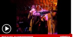 Gerard Butler ROCKS OUT Manhattan Club ... with Help from Oasis [VIDEO]