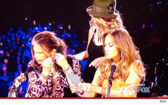 0414-sarah-poe-steven-tyler-america-idol-feather