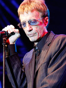 Robin Gibb Passes Away After Long Cancer Battle