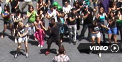 Alfonso Ribeiro -- LEADER of 'Carlton Dance' Flash Mob!!! [VIDEO]